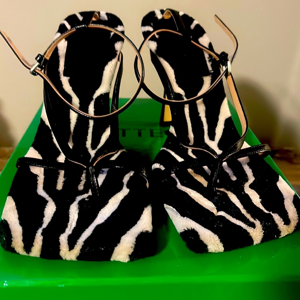 Bottega Veneta Zebra leather stretch sandals, size 40 EU size 9 US